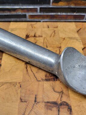 VINTAGE THE PAMPERED CHEF ICE CREAM SCOOP LIQUID FILLED HANDLE ALUMINUM 7"